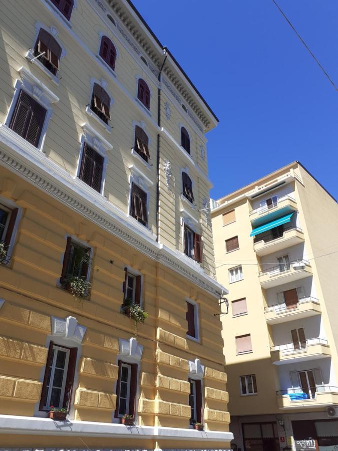 Apartament Pied At Terre Triest Zewnętrze zdjęcie